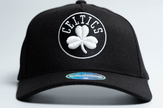 CELTICS BLACK & WHITE LOGO PINCH 110 SNAPBACK